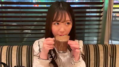 Je to kamarádka, která patřila do stejného klubu na univerzitě. a je to nejatraktivnější dívka v klubu. to je japonská sexy atmosféra.