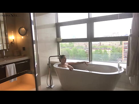 ❤️ Obrovská kočka vášnivě si honí kundu v koupelně Jen porno u cs.hentaiteca.ru